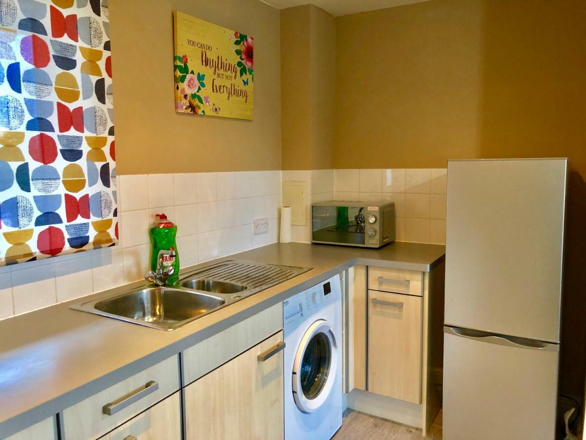 2 Bedrooms Modern Apartment, Lounge, Full Kitchen, Balcony, 5 Minutes Stratford Station Лондон Экстерьер фото