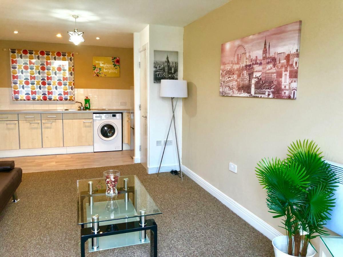 2 Bedrooms Modern Apartment, Lounge, Full Kitchen, Balcony, 5 Minutes Stratford Station Лондон Экстерьер фото
