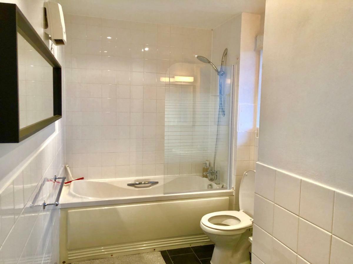 2 Bedrooms Modern Apartment, Lounge, Full Kitchen, Balcony, 5 Minutes Stratford Station Лондон Экстерьер фото