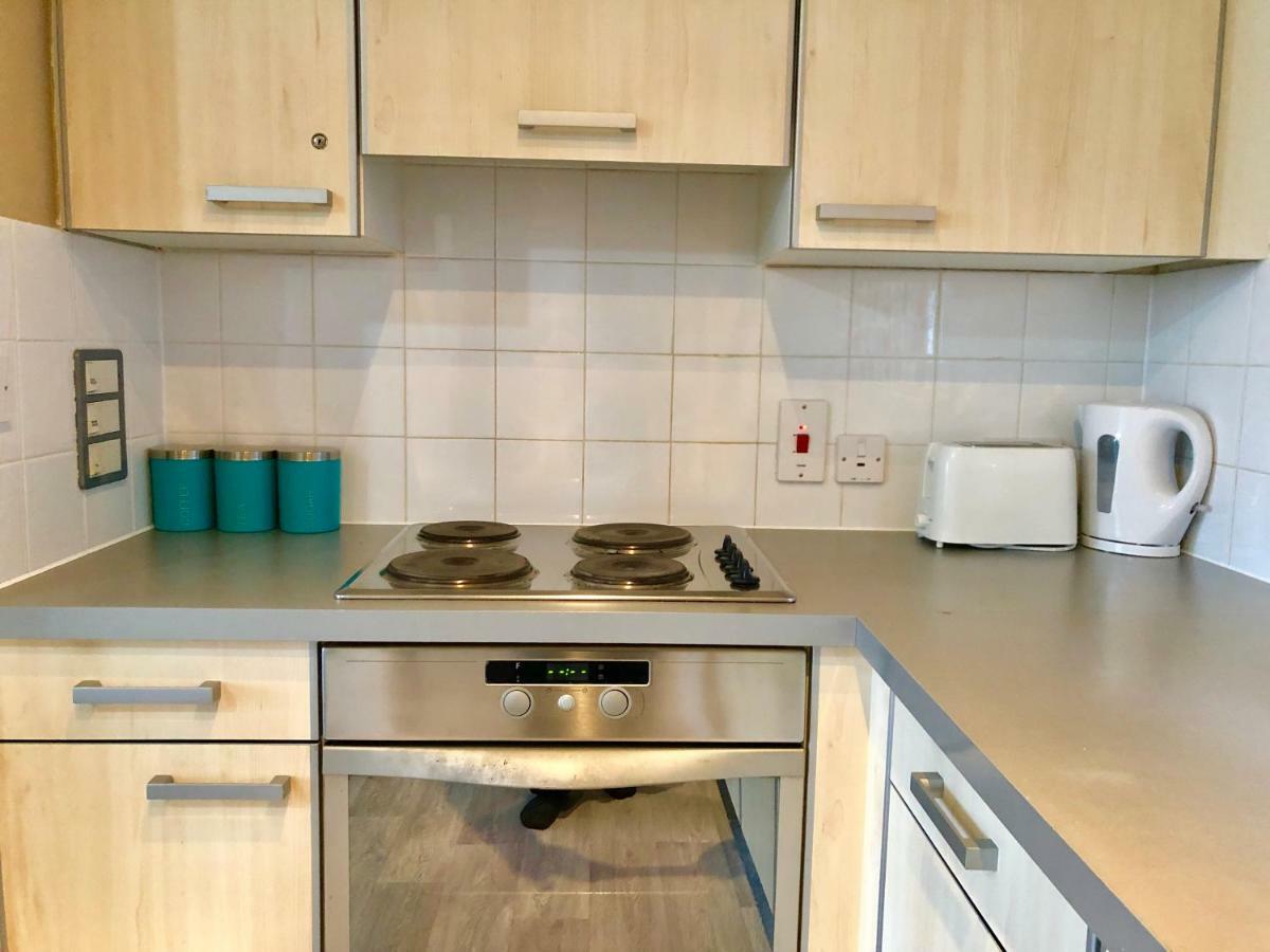 2 Bedrooms Modern Apartment, Lounge, Full Kitchen, Balcony, 5 Minutes Stratford Station Лондон Экстерьер фото