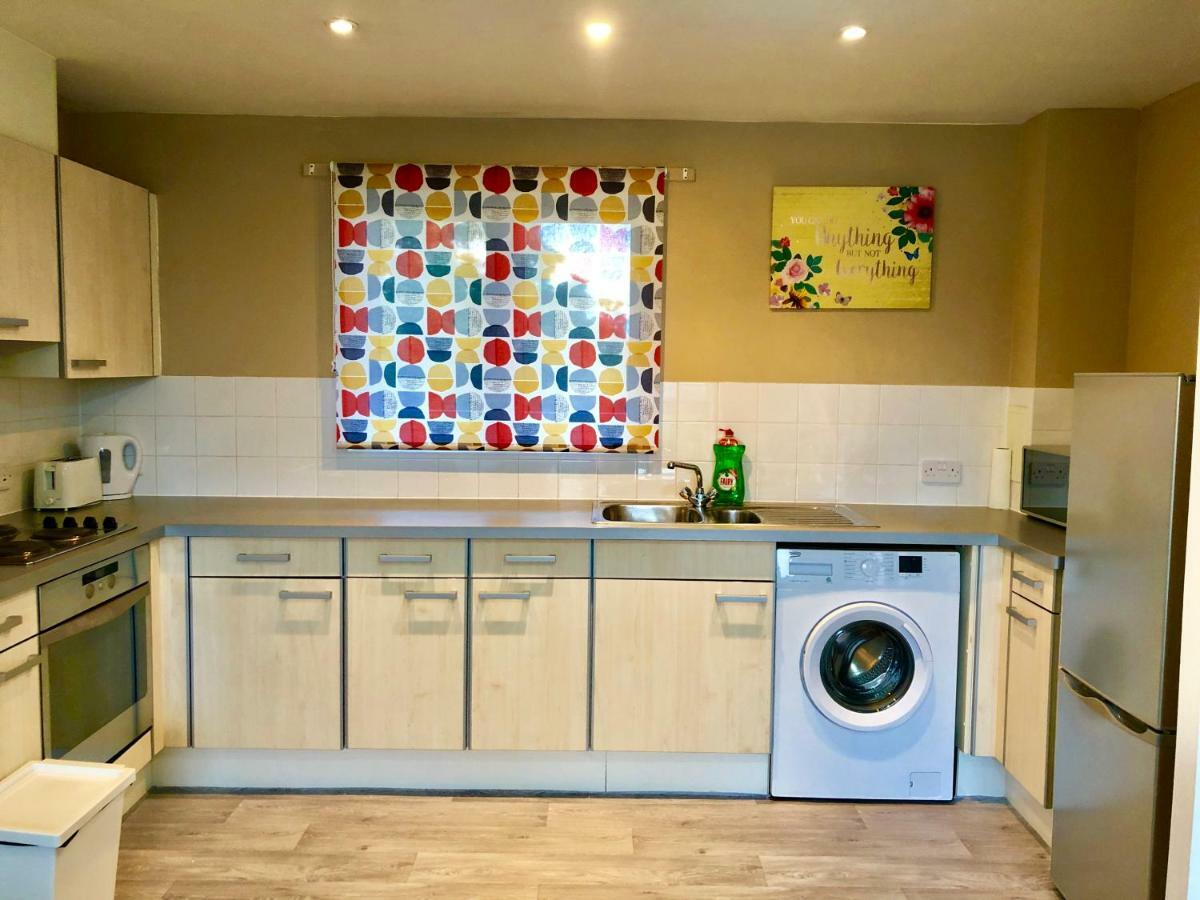 2 Bedrooms Modern Apartment, Lounge, Full Kitchen, Balcony, 5 Minutes Stratford Station Лондон Экстерьер фото