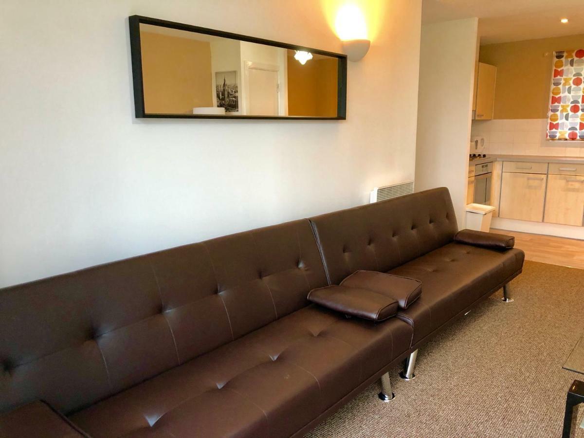 2 Bedrooms Modern Apartment, Lounge, Full Kitchen, Balcony, 5 Minutes Stratford Station Лондон Экстерьер фото