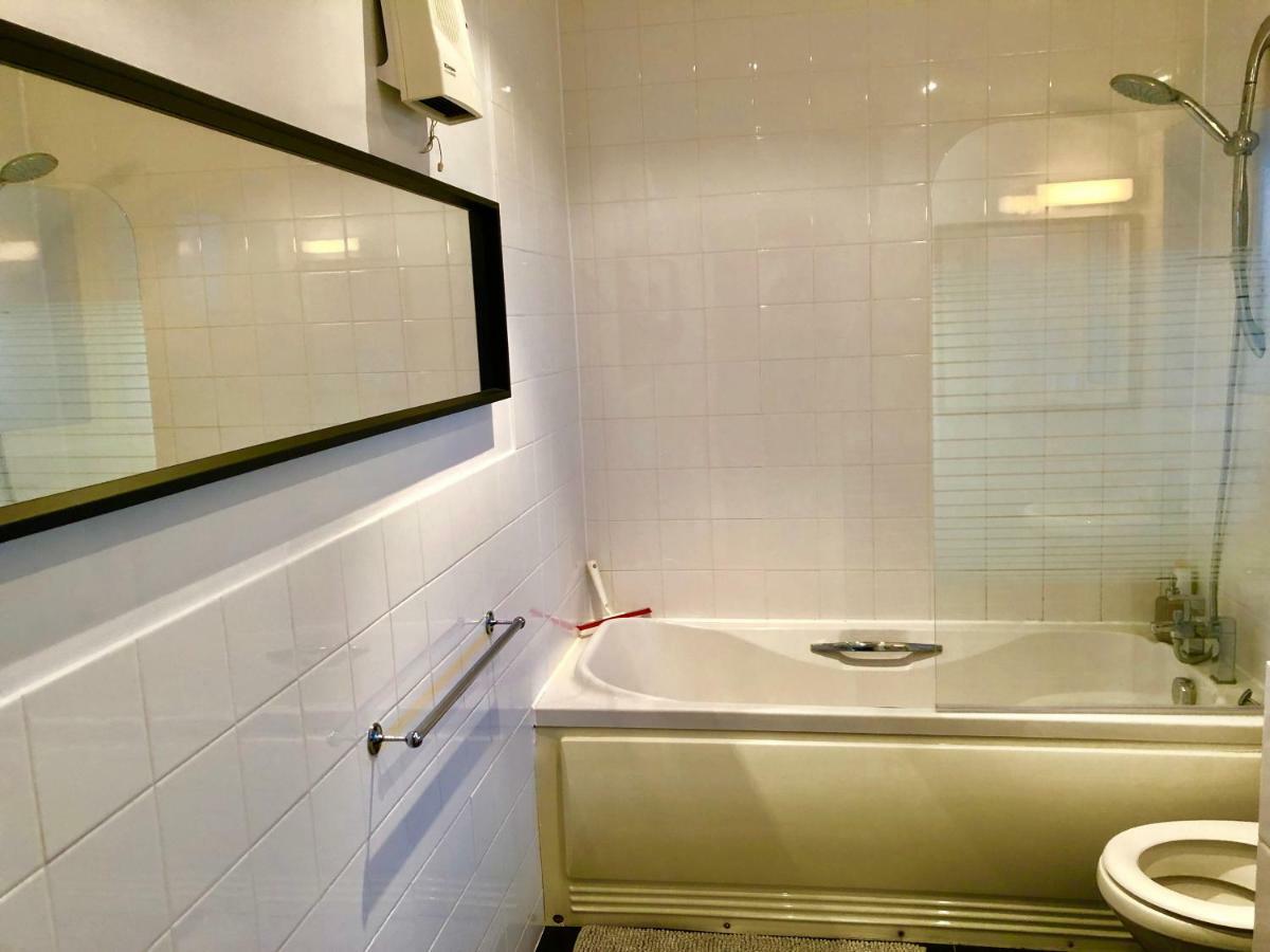 2 Bedrooms Modern Apartment, Lounge, Full Kitchen, Balcony, 5 Minutes Stratford Station Лондон Экстерьер фото