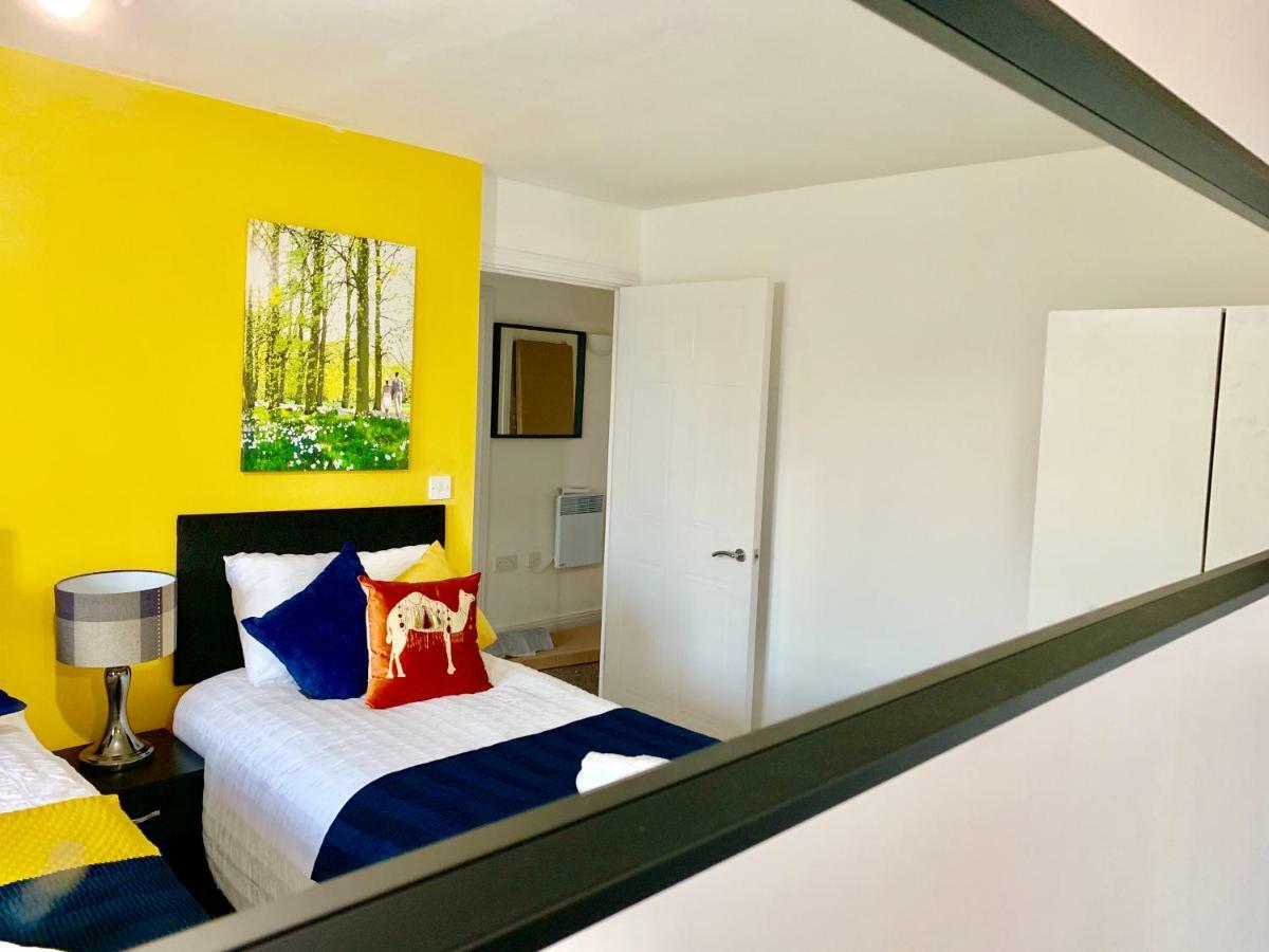 2 Bedrooms Modern Apartment, Lounge, Full Kitchen, Balcony, 5 Minutes Stratford Station Лондон Экстерьер фото