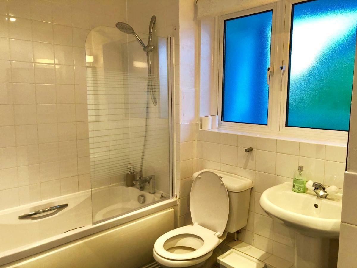 2 Bedrooms Modern Apartment, Lounge, Full Kitchen, Balcony, 5 Minutes Stratford Station Лондон Экстерьер фото