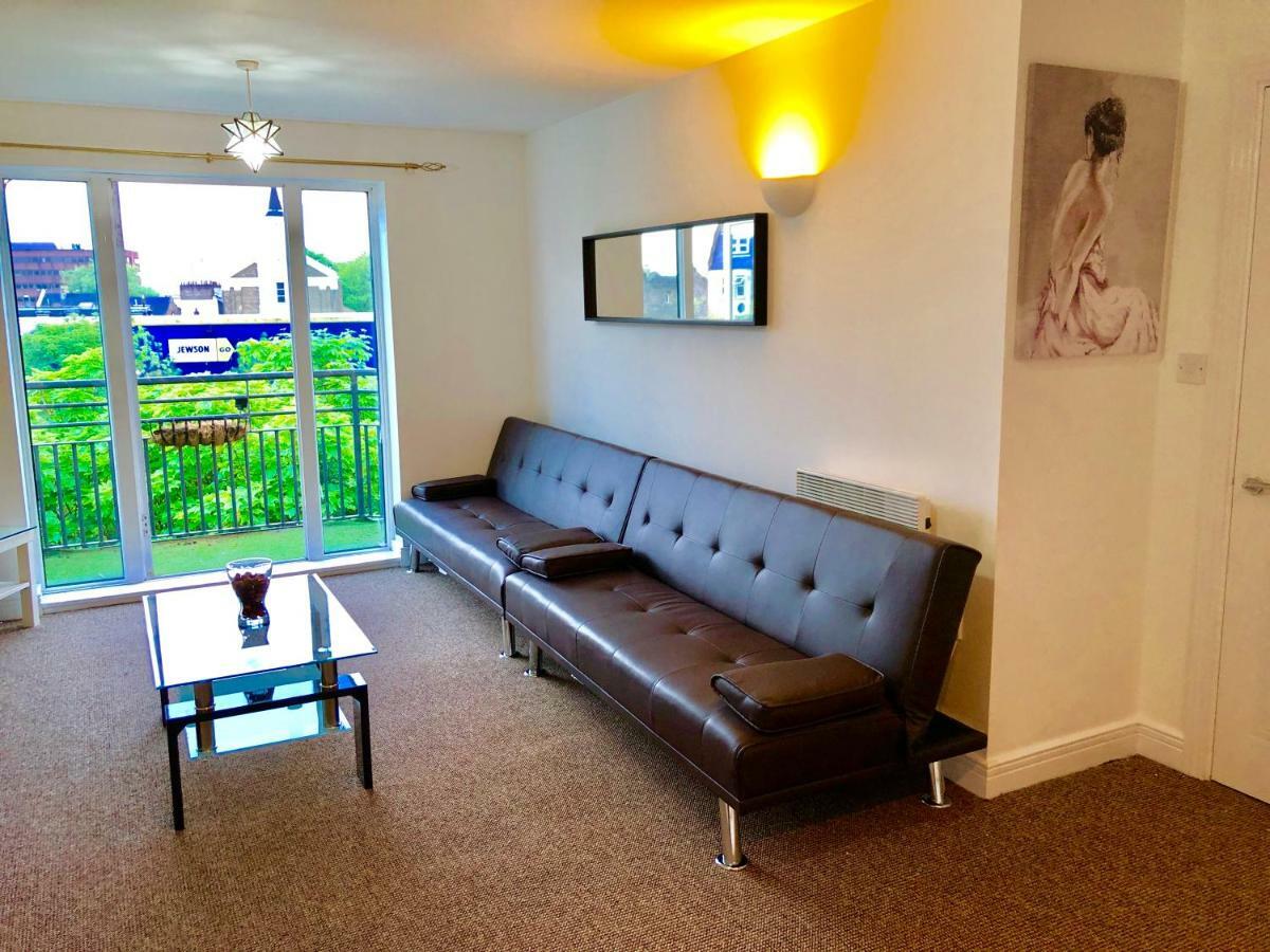 2 Bedrooms Modern Apartment, Lounge, Full Kitchen, Balcony, 5 Minutes Stratford Station Лондон Экстерьер фото