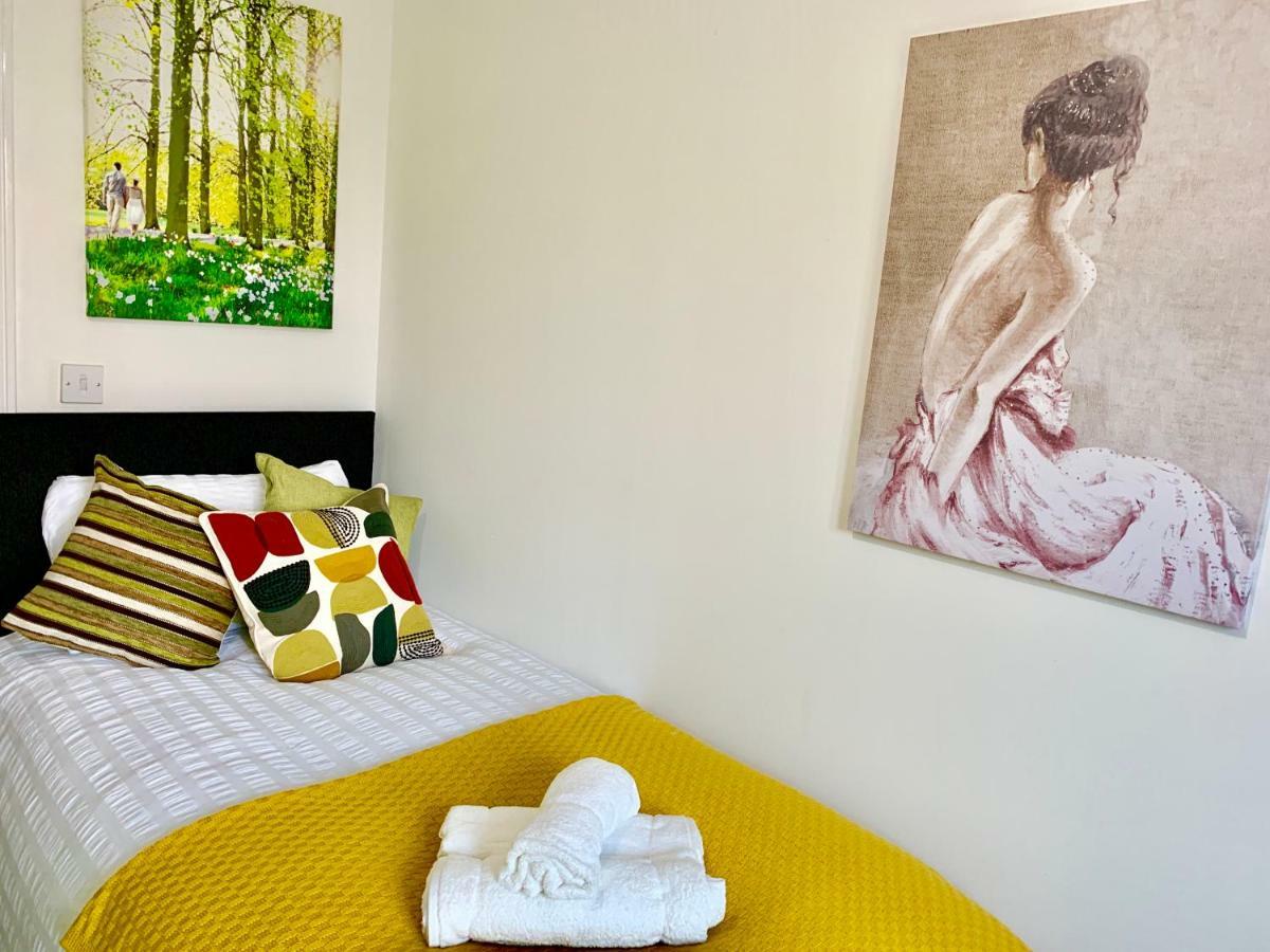 2 Bedrooms Modern Apartment, Lounge, Full Kitchen, Balcony, 5 Minutes Stratford Station Лондон Экстерьер фото
